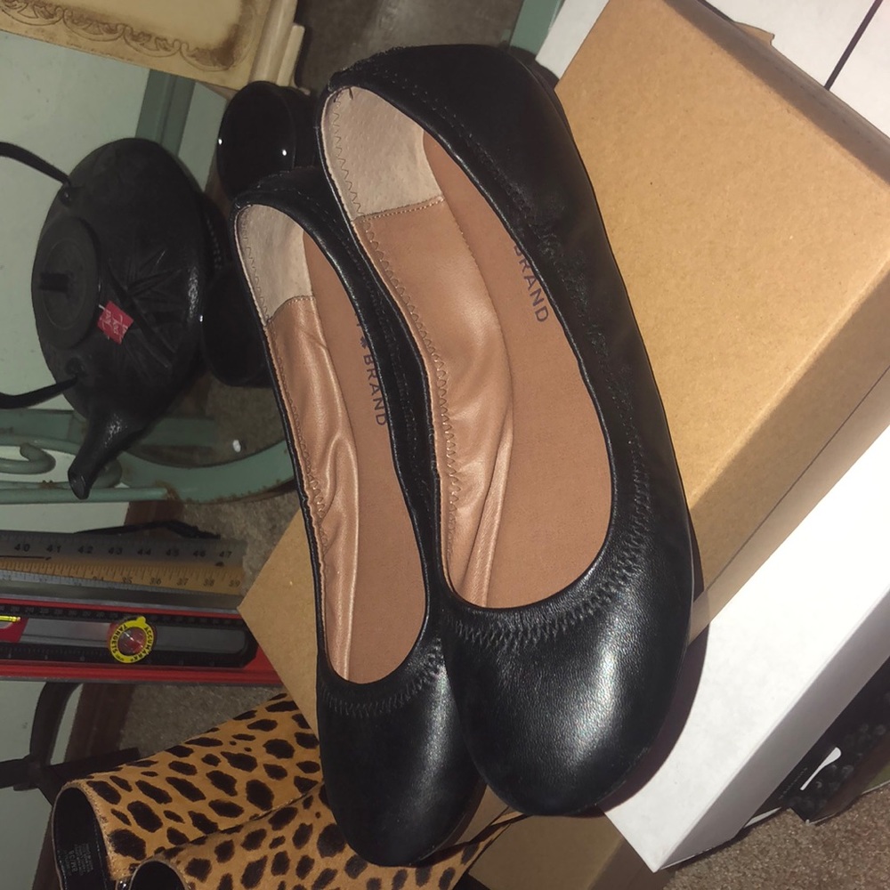 Lucky brand emmie Flats black leather size 8